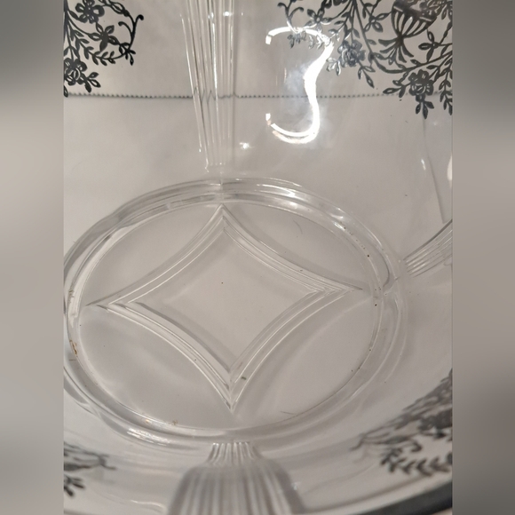 Vintage glass bowl silver floral and leaves overlay double handle scalloped edge - Picture 4 of 8